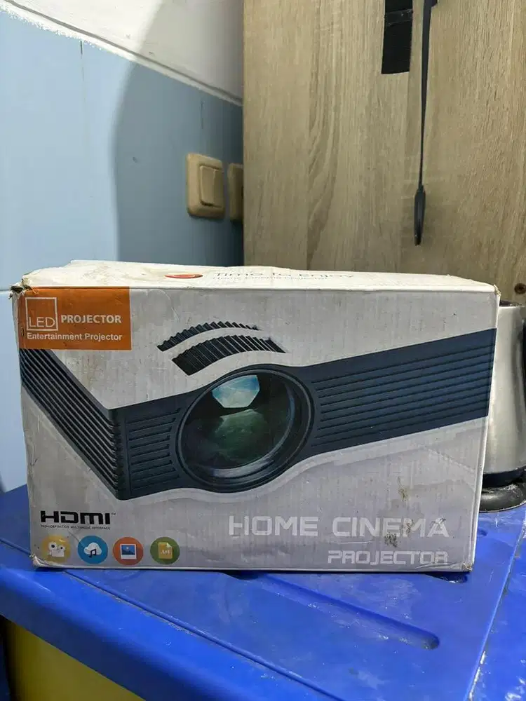 Proyektor mini home cinema
