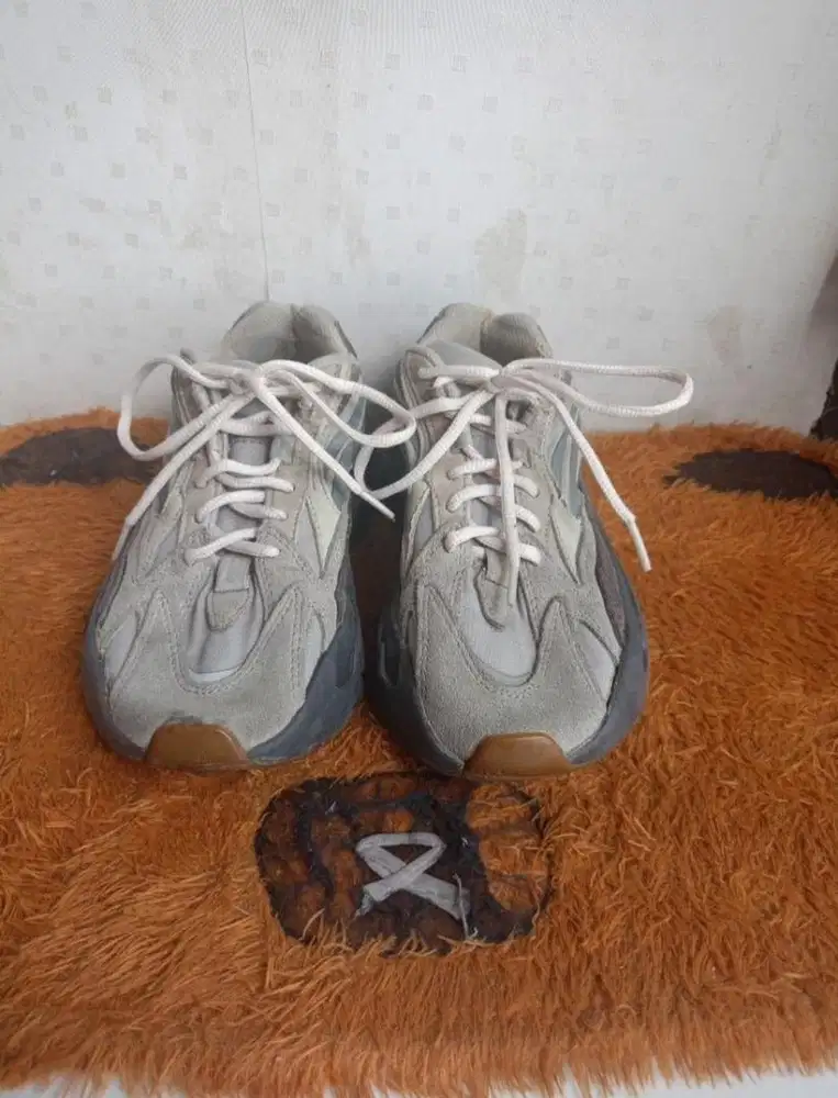 Yeezy Boost 700 V2 Tephra.