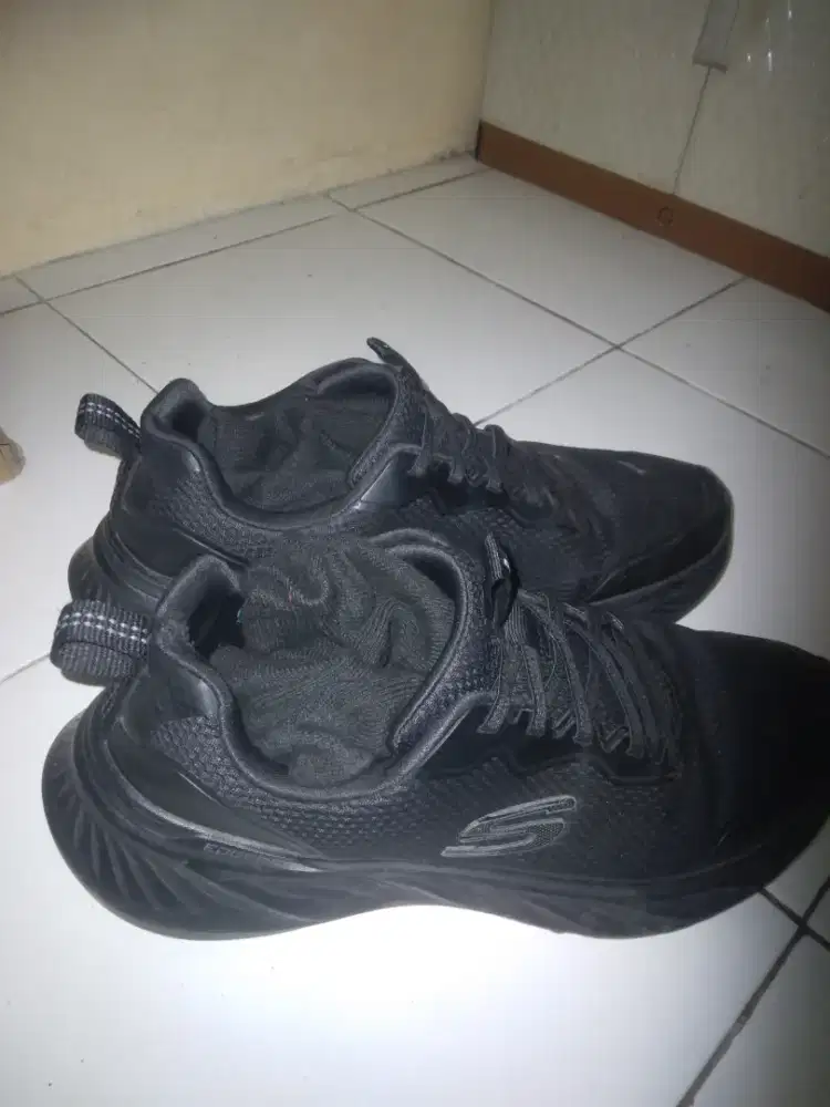 Spatu cat utk jogging dan kantor nmr 42