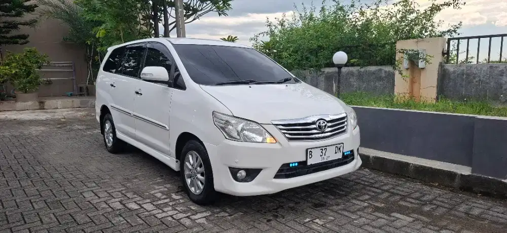 Innova 2012 V diesel AT