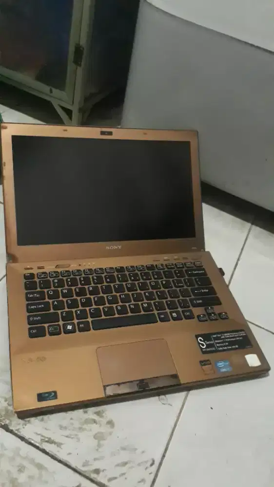 Jual laptop Sony Vaio corei7 minus cassan tidak ada jual gembling aja