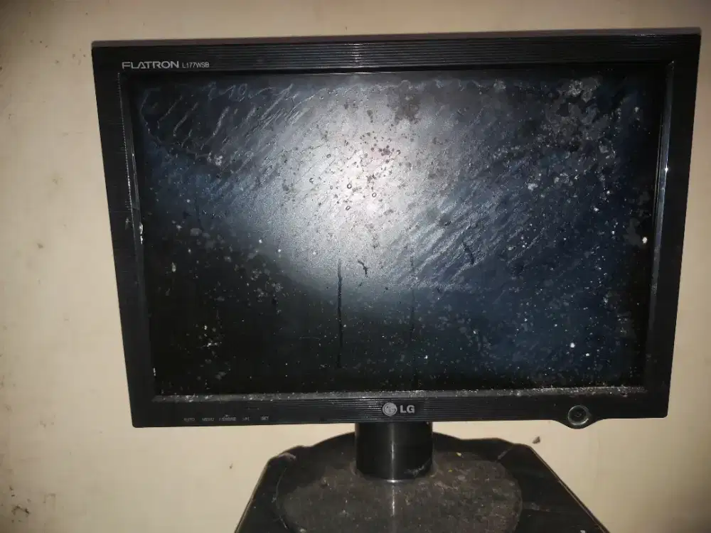 MONITOR KOMPUTER