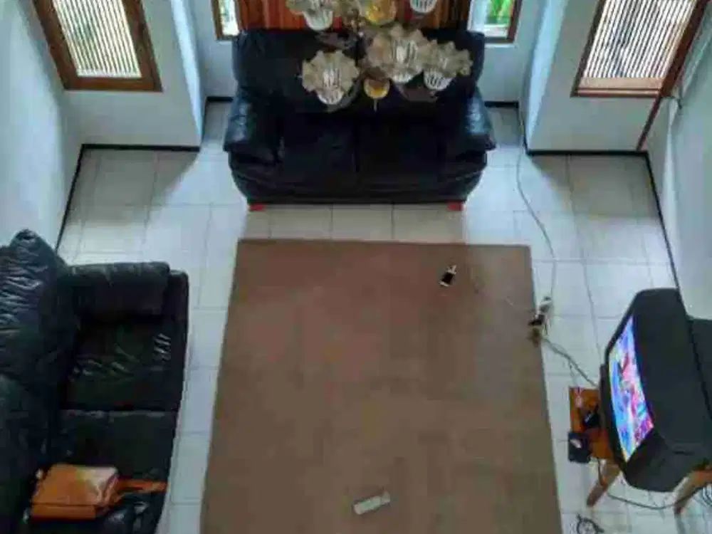 Rumah lama terawat dekat Karawitan dan Buah batu raya