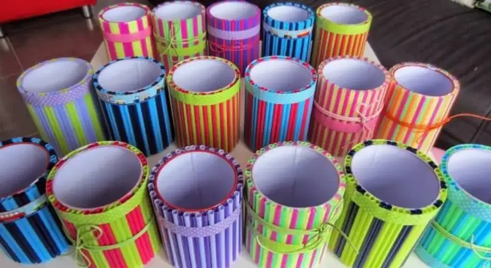 Tempat Pensil Dari Sedotan Plastik