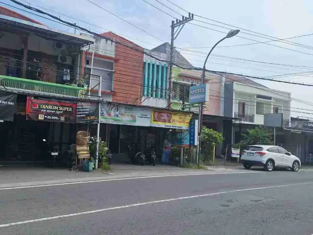ruko usaha pinggir jalan raya Gito Gati lingkungan ramai