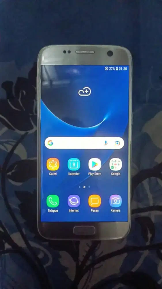 Samsung Galaxy S7 flat