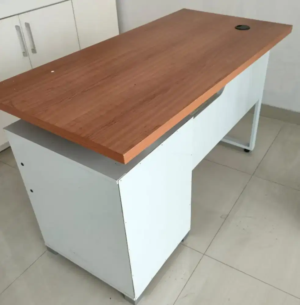 Meja kantor, meja kerja, meja belajar