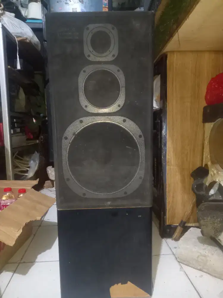 Speker merek Jamo Studio 170 Vintage HiFi 3 Way Floor  cuma 1 bok