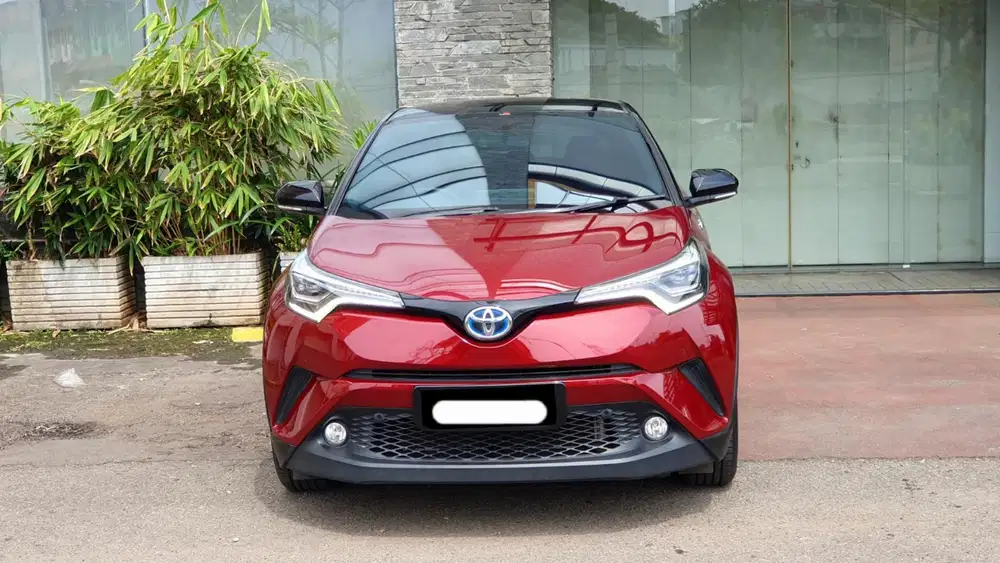 Toyota chr hybrid 2019 pakai 2020 merah