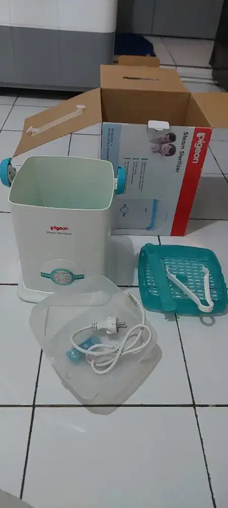 Pigeon - Sterilizer Botol + peralatan makan bayi