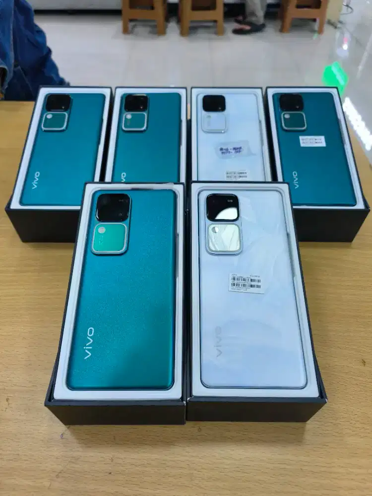 Vivo V30 5G 8/256 like new