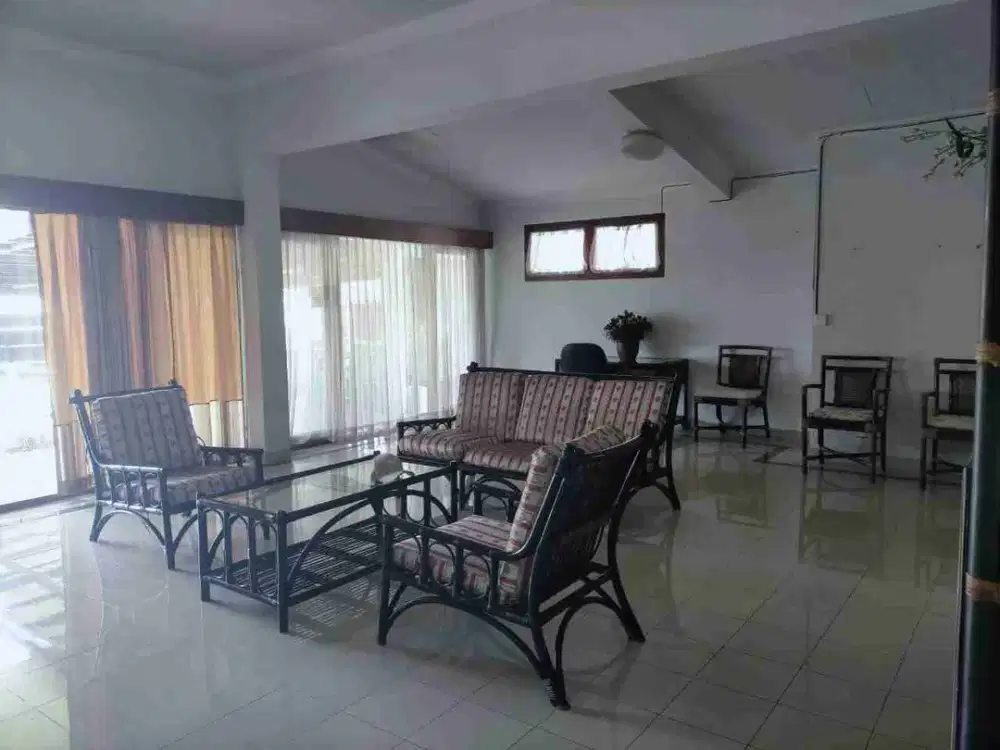 Disewakan rumah besar nan luas sayap Setiabudi Bandung dekat kampus UPI, NHI