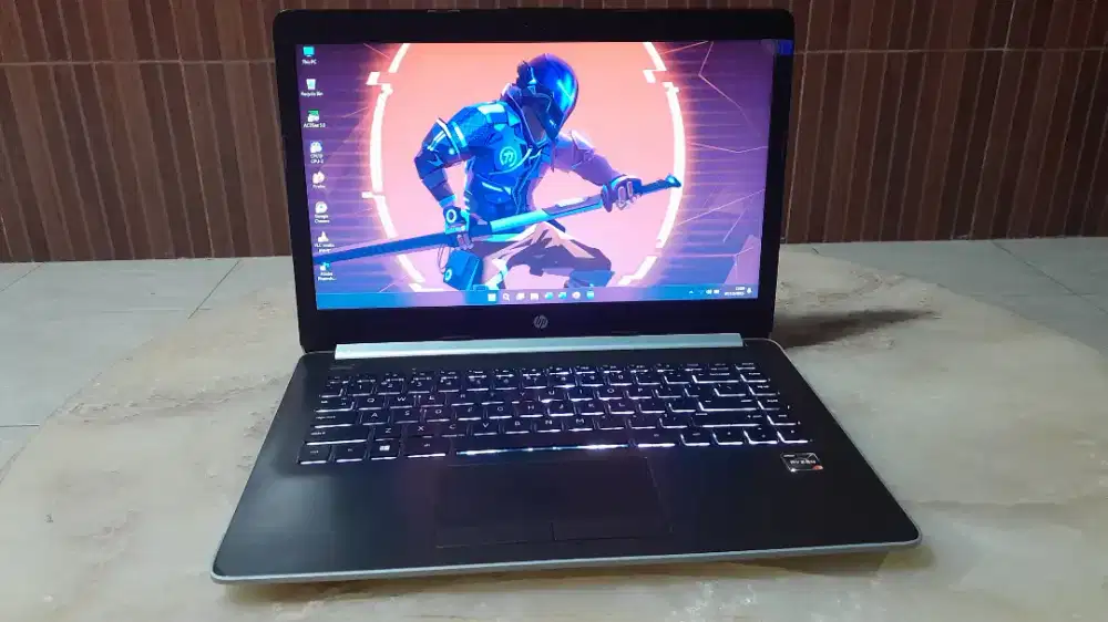 Laptop HP AMD Ryzen 3 2200 Ram8GBssd256GB BacklitRadeon Vega3Graphics