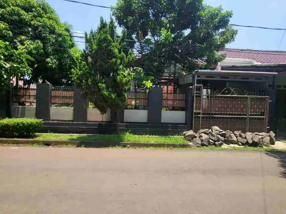 Dijual murah Rumah hitung tanah di BSD Griya Loka