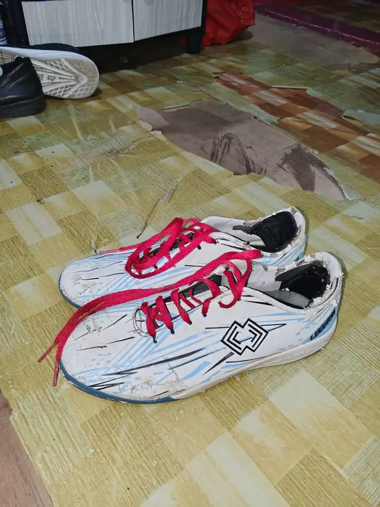 Sepatu futsal legion