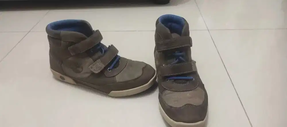 Sepatu boots timberland