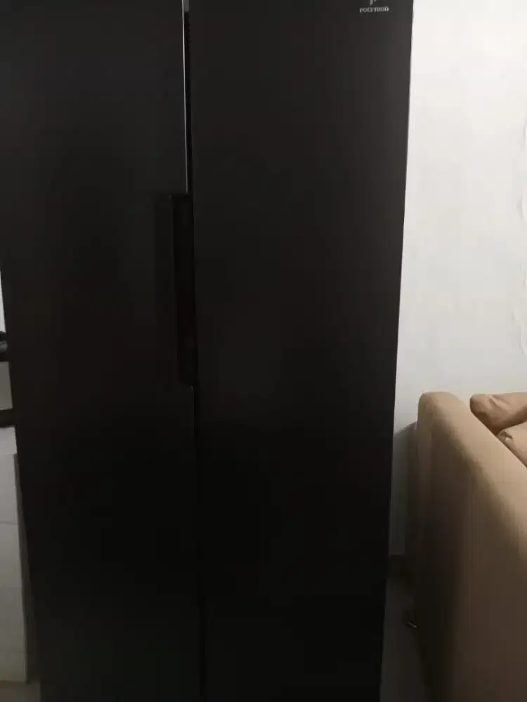 Kulkas dan freezer Polytron