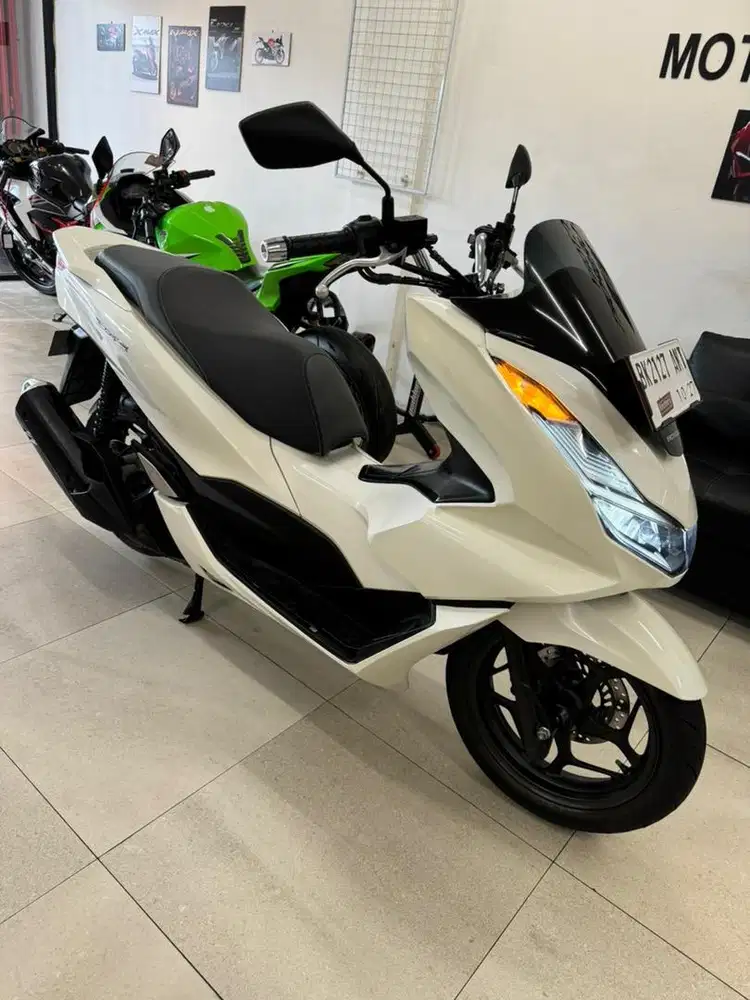 Honda PCX 160 CBS 2022 warna Putih Gloss 160CC CC White Glossy Matic