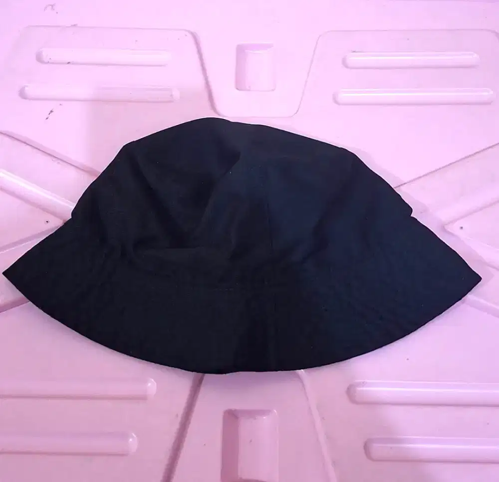 Topi Bucket Hat warna Hitam No Brand