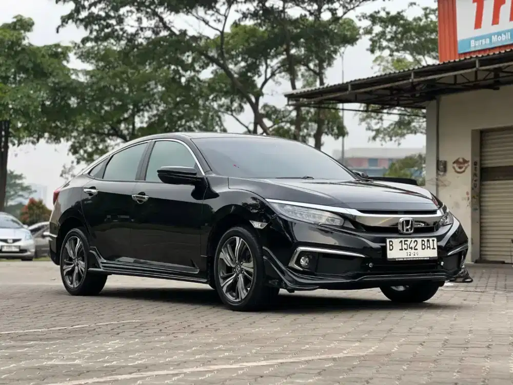 [TDP 10juta] Civic 1.5 Turbo Sedan ES Matic AT 2020
Hitam Black