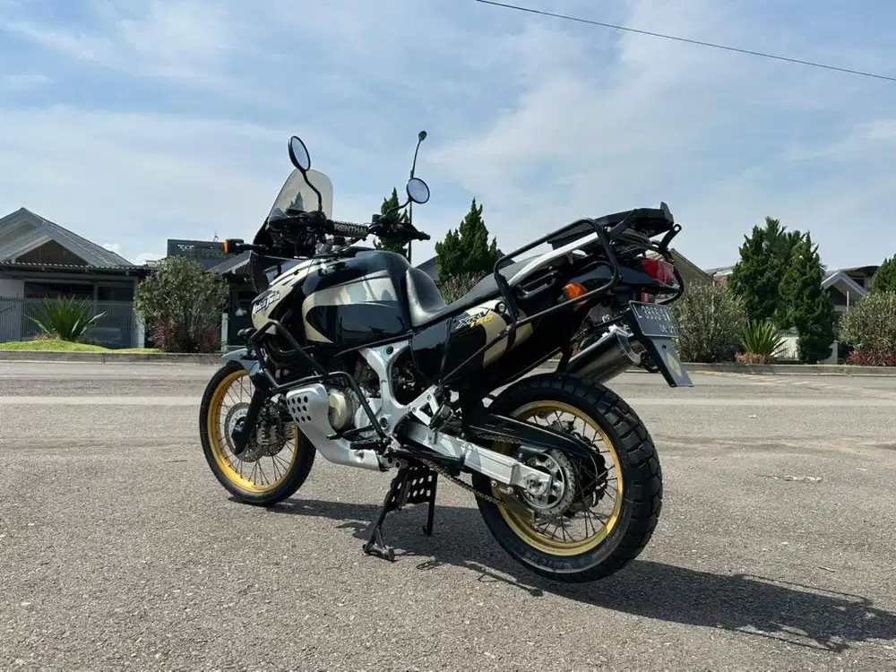 Honda Africa Twin XRV 750 Adventure Alternatif BMW GS / Versys 650