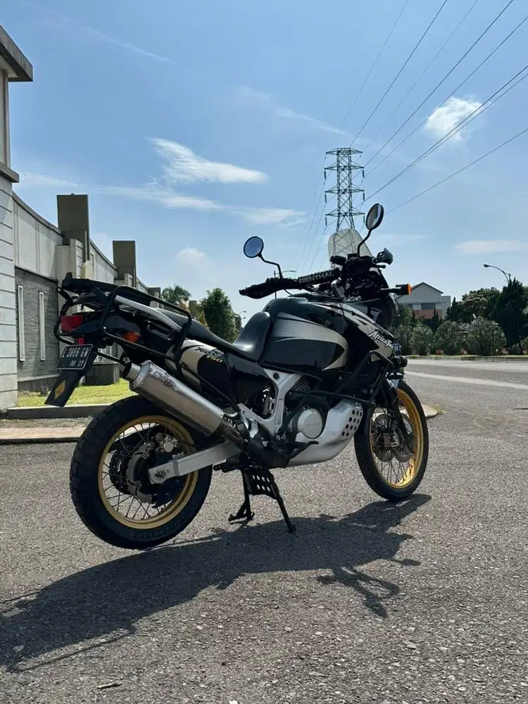 Honda Africa Twin XRV 750 Adventure Alternatif BMW GS / Versys 650