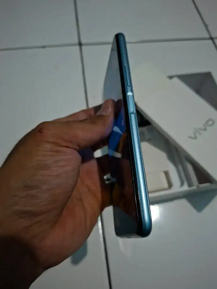 vivo di jual pakai tangan pertama,minus nya lecet pemakaian aja