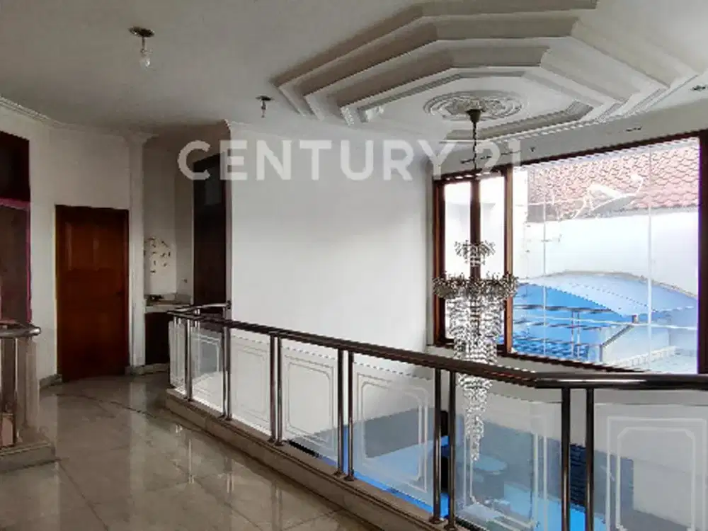 Rumah Hoek Taman Meruya Hitung Tanah, Lokasi Bagus