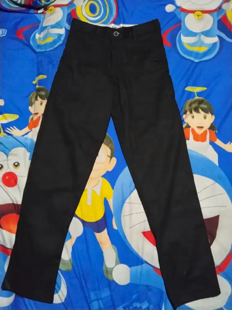 Sepan Hitam Chinos