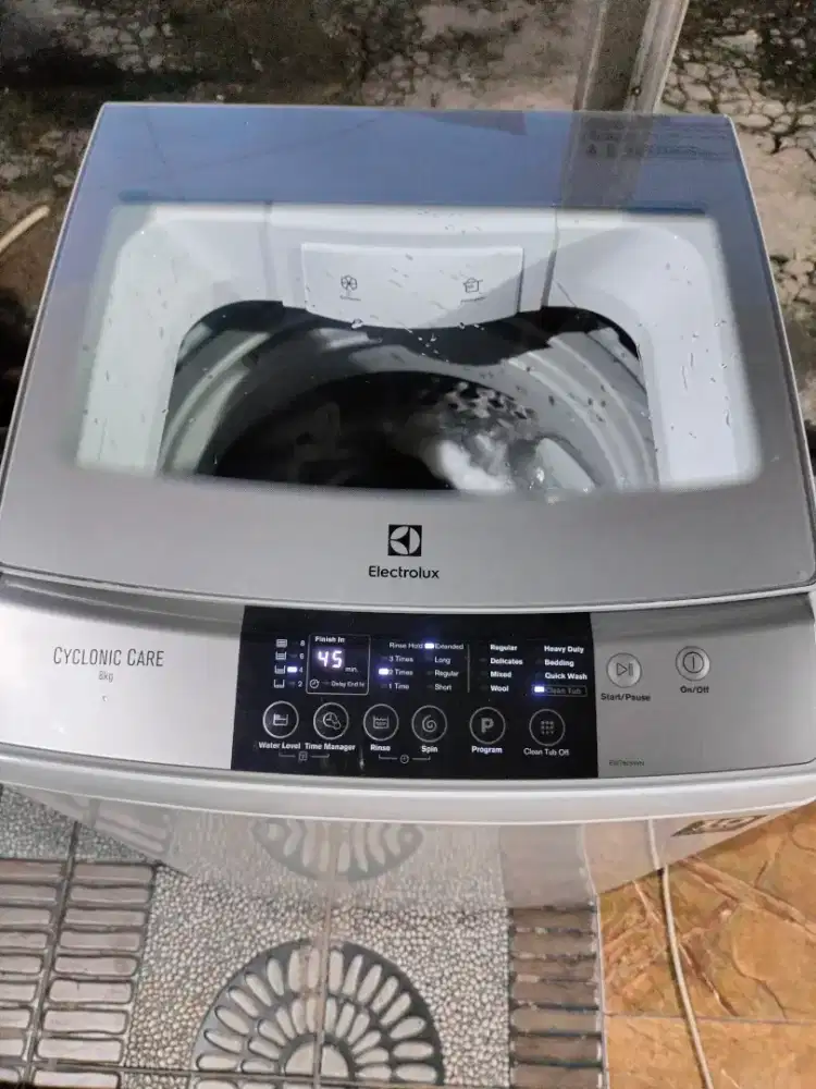 Mesin cuci otomatis electroluc