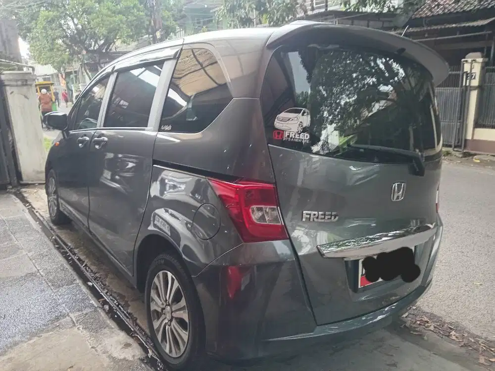 Honda freed SD 2012