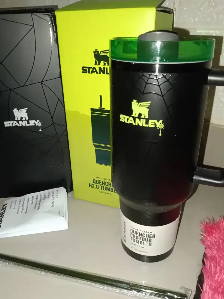 Tumbler Stanley 40oz -1,1liter Spiderman motif black