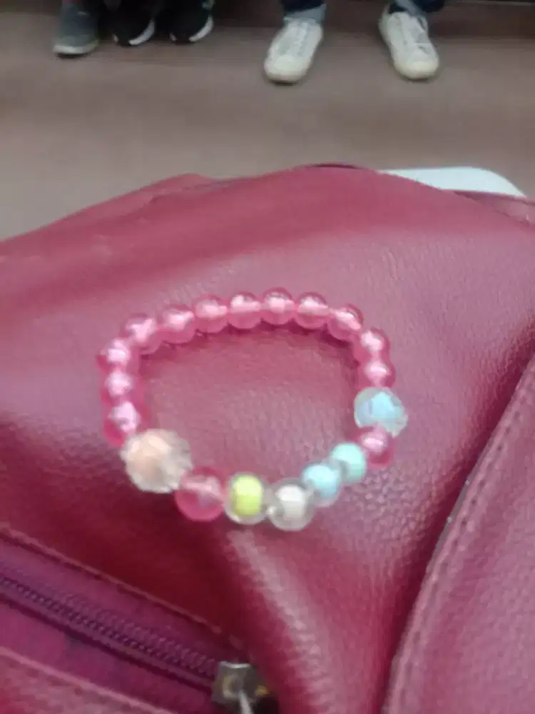 gelang manik manik warna pink