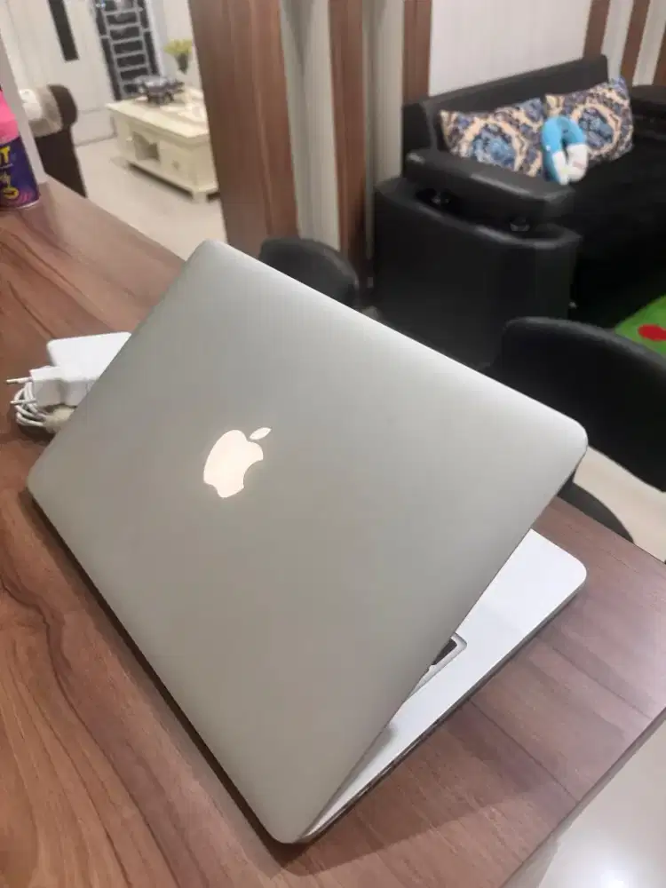 Macbook pro retina early 2015 Ram 16 Gb
Penyimpanan 256 Gb
