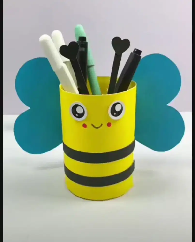 Tempat pensil dari botol bekas