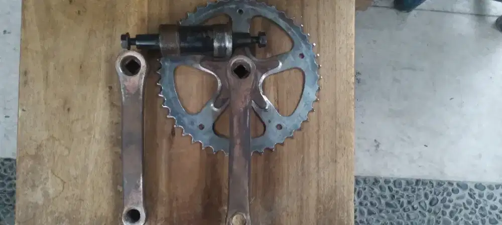 Crank 44 T + BB Kotak