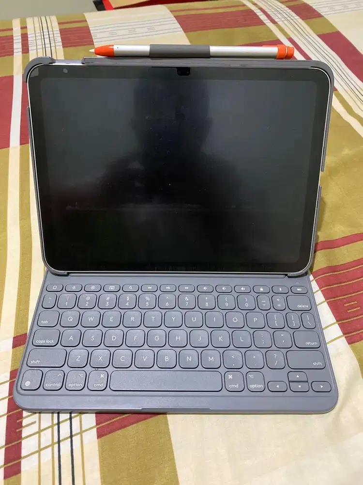 Ipad Gen 10 64gb inter + keyboard & pencil