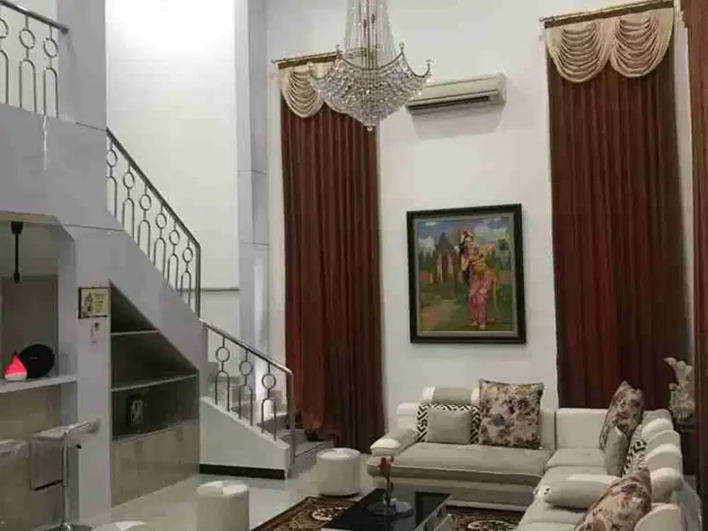 Rumah Hook 3 Lantai Luas 550m 7 Kamar Kolam Renang Pribadi Taman Beverly Golf Lippo Karawaci