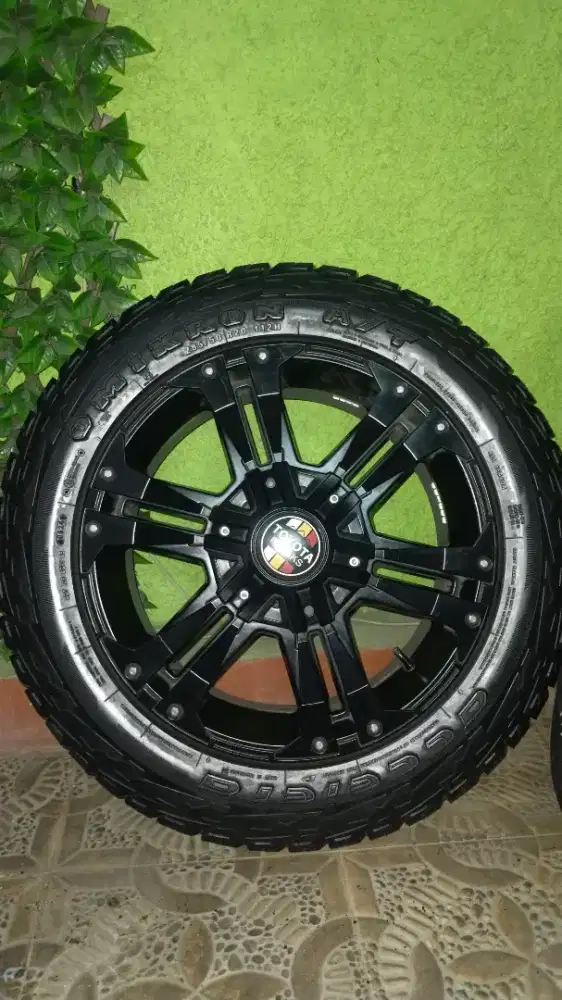 Velg dan ban mobil fortuner (copotan