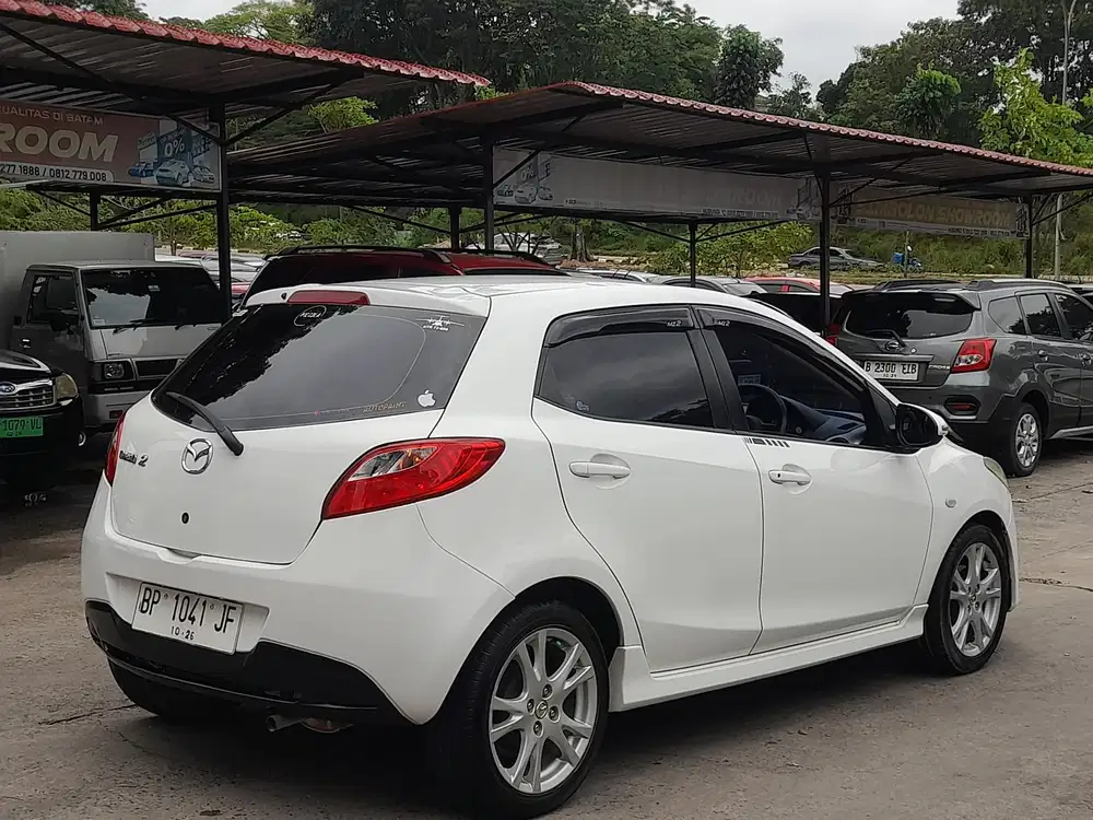 MAZDA 2 AUTOMETIC PAJAK HIDUP STNK BPKB LENGKAP TANGAN  1 DARI BARU
