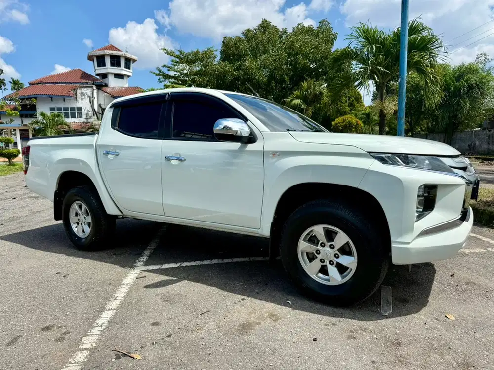 Mitsubishi Triton GLS Double Cabin 4x4 solar diesel