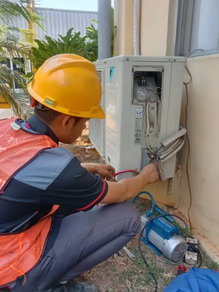 Service Ac,Mesin Cuci,Kulkas,Pompa Air dan Bongkar Pasang AC.