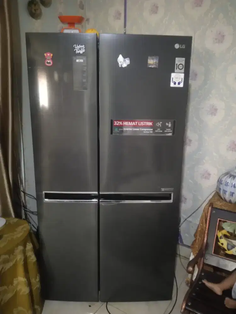 Dijual kulkas merek LG 2 pintu side by side