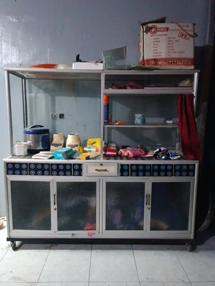 Etalase besar kondisi masih Ok...