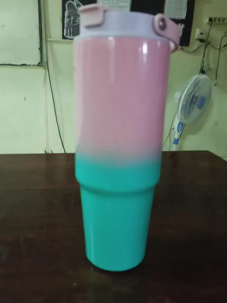 Tumbler Gradient Portable — dengan Tutup Flip Lock