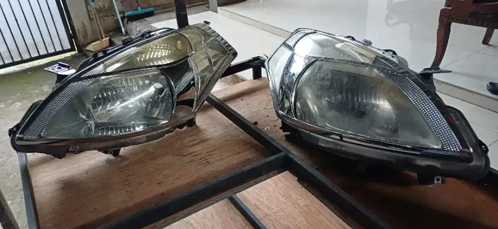 Lampu ertiga 2013 bawaan mobil nya