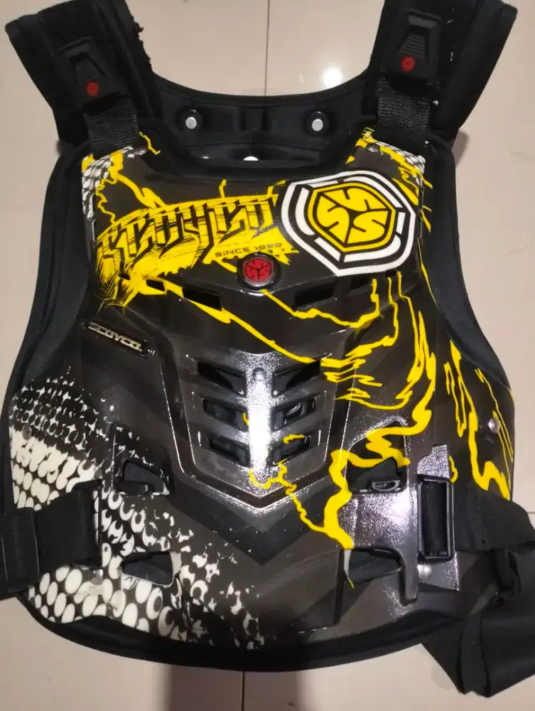 Body protector syoco dan sepatu alpinestars smx