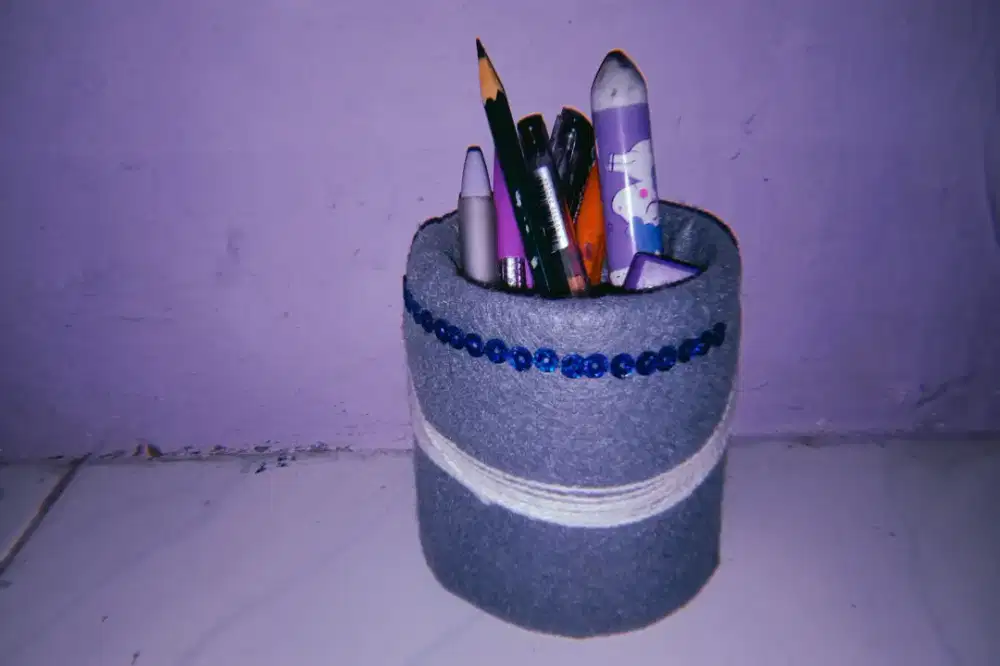 menjual barang bekas tempat pensil dari toples makanan