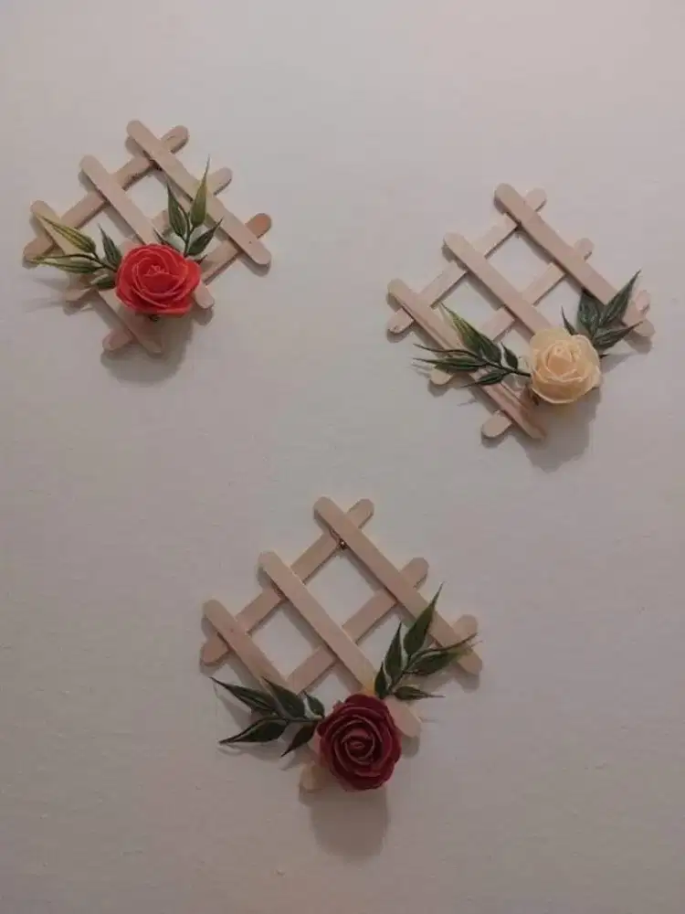 Hiasan dinding dari stik eskrim