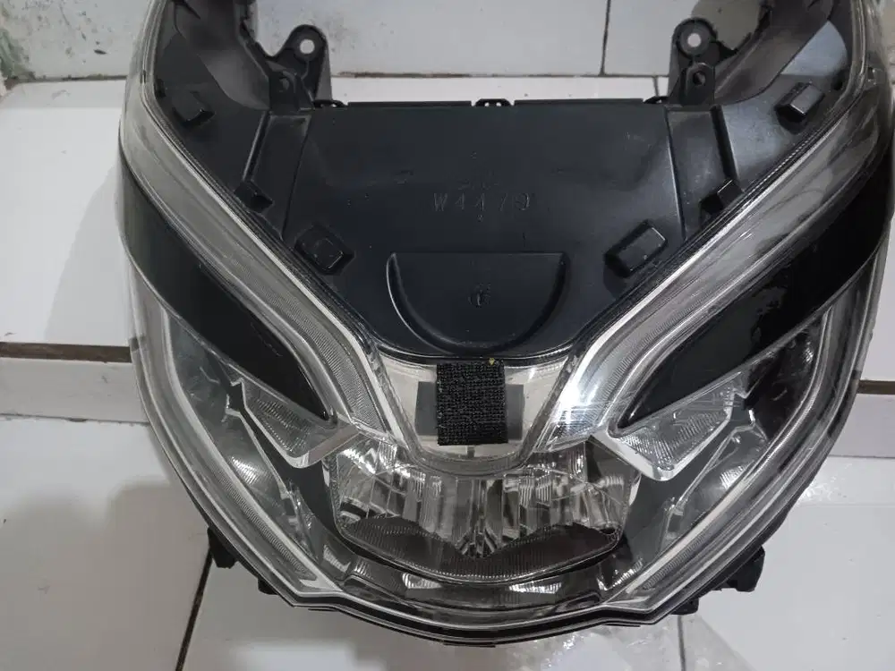 Reflektor lampu PCX 150 depan belakang